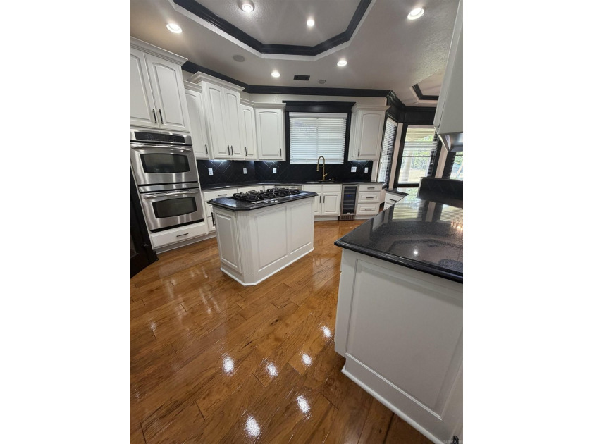 Welcome to 60 Deauville Circle in the highly sought-after Chenal - photo 4