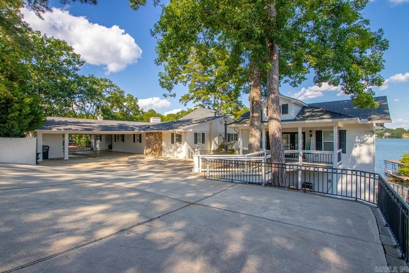 Welcome to this exceptional Lake Hamilton estate where timeless - photo 4
