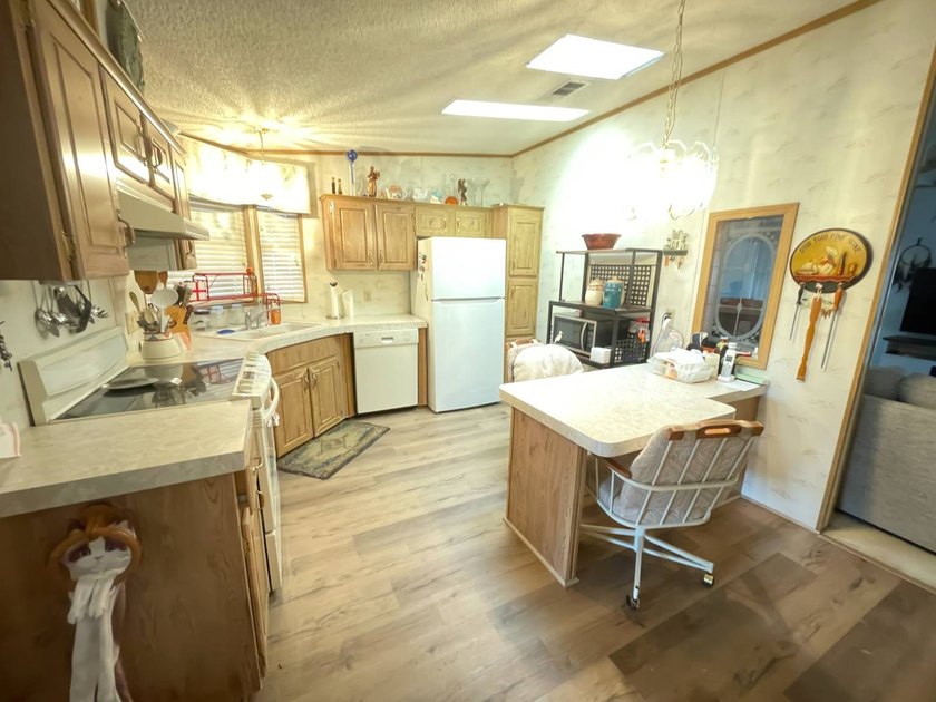 1992 Merick HS Mobile Home - 2 Bed, 2 Bath - $39,900 - Lot Rent - photo 11