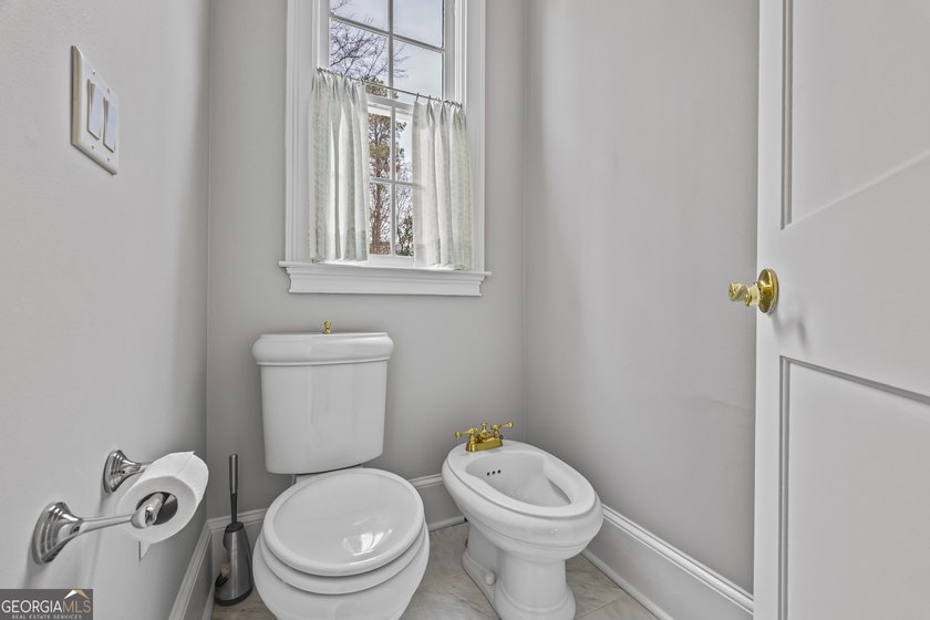 Situated within the prestigious Woodlands section of Chateau - photo 15