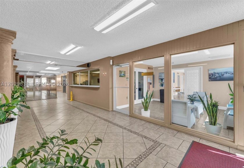 NVESTMENT PRICED TO SELL!!! This beautiful 1/1 + DEN has - photo 4