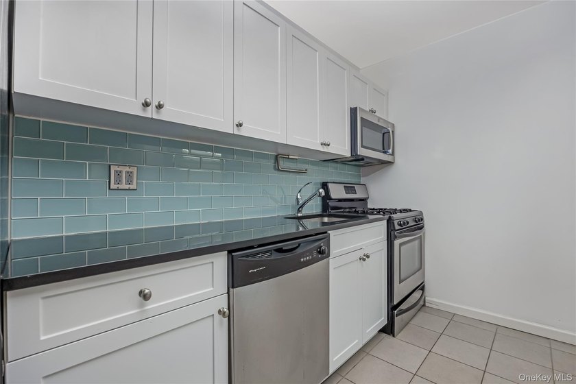 Large, Bright, Top Floor Condo With Oceanviews from the Private - photo 11