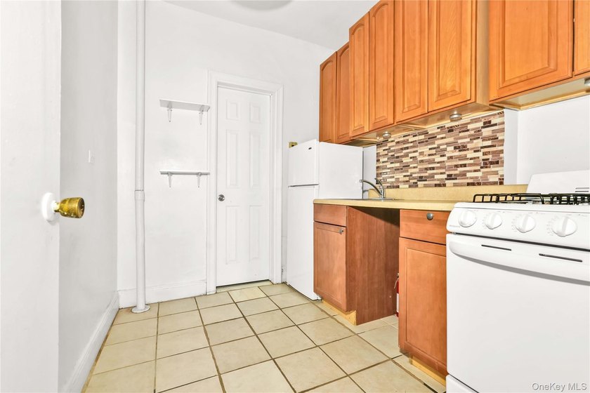 Welcome to Residence 2A at 211 East 88th Street - a charming - photo 12