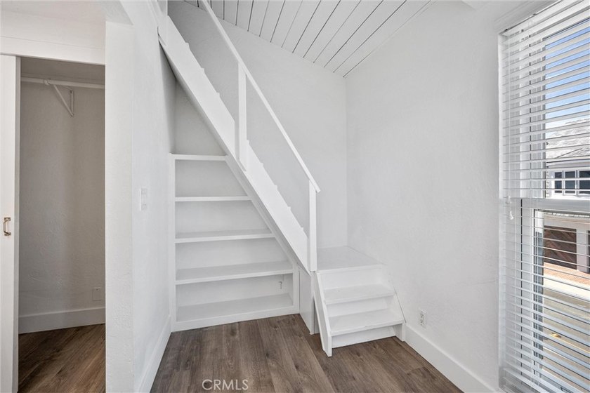 Welcome to this charming two-bedroom, two-bathroom home ideally - photo 13