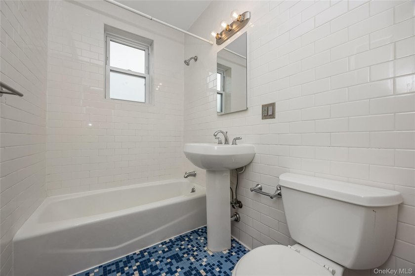 Large, Bright, Top Floor Condo With Oceanviews from the Private - photo 17