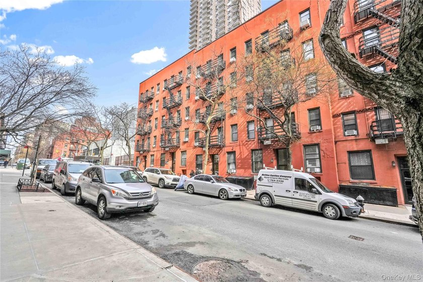 Welcome to Residence 2A at 211 East 88th Street - a charming - photo 18