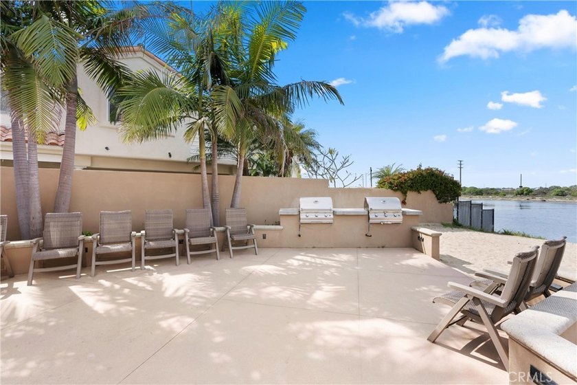 Welcome to this charming two-bedroom, two-bathroom home ideally - photo 21