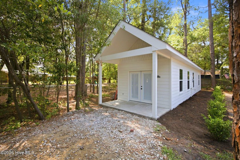 Rare opportunity in this newly renovated property featuring a - photo 31