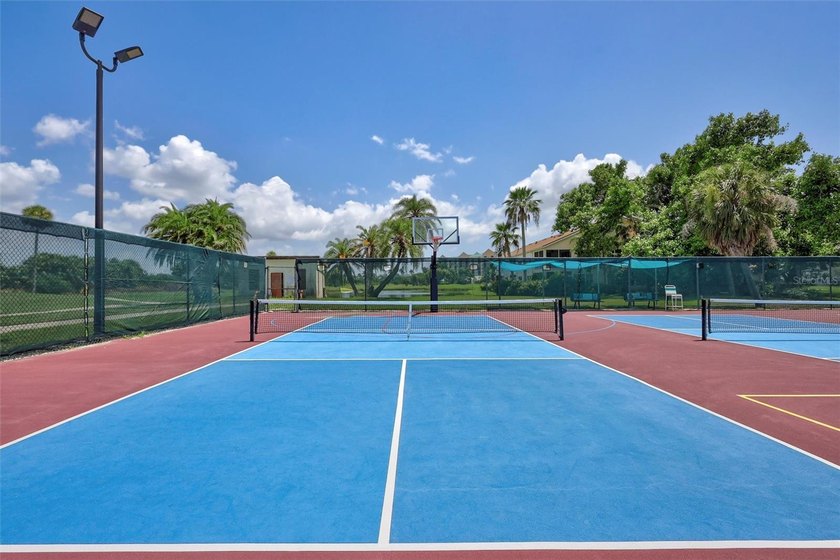 Welcome to Florida LUXURY LIVING at its finest in this stunning - photo 31
