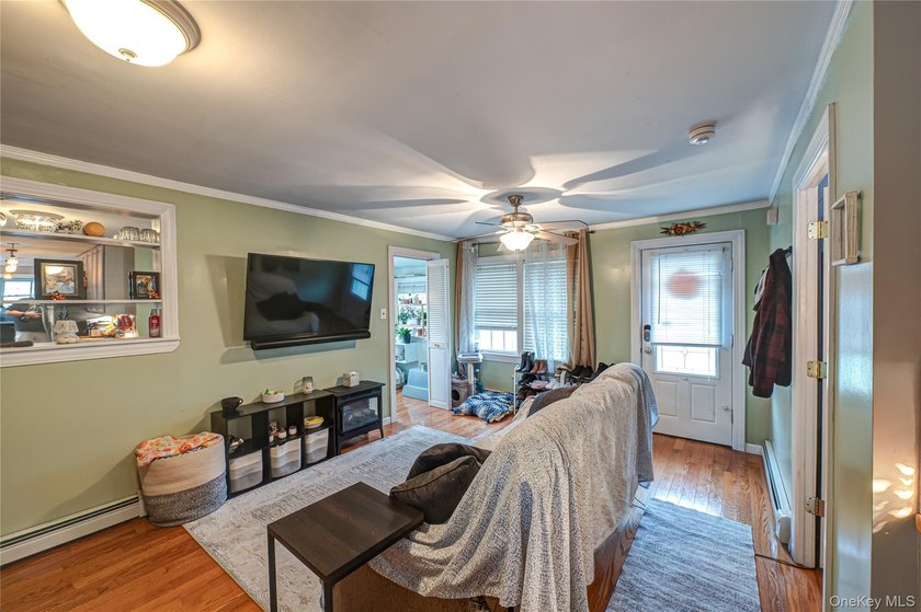 Welcome home to this cute and cozy house! Nestled just 2 blocks - photo 9