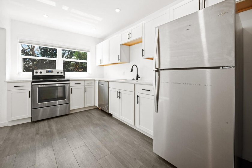 A true 3/2 fully renovated home on one of the best streets in - photo 9