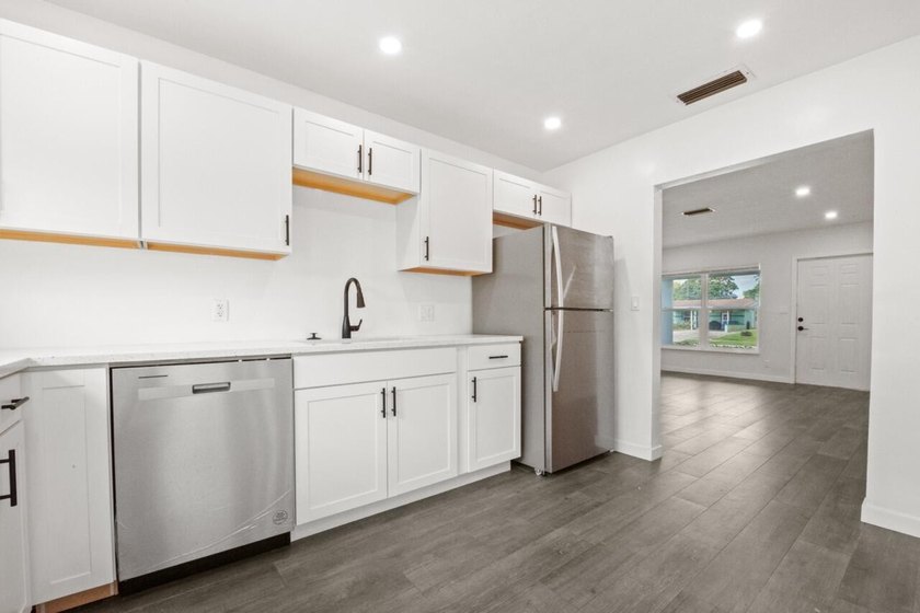A true 3/2 fully renovated home on one of the best streets in - photo 10