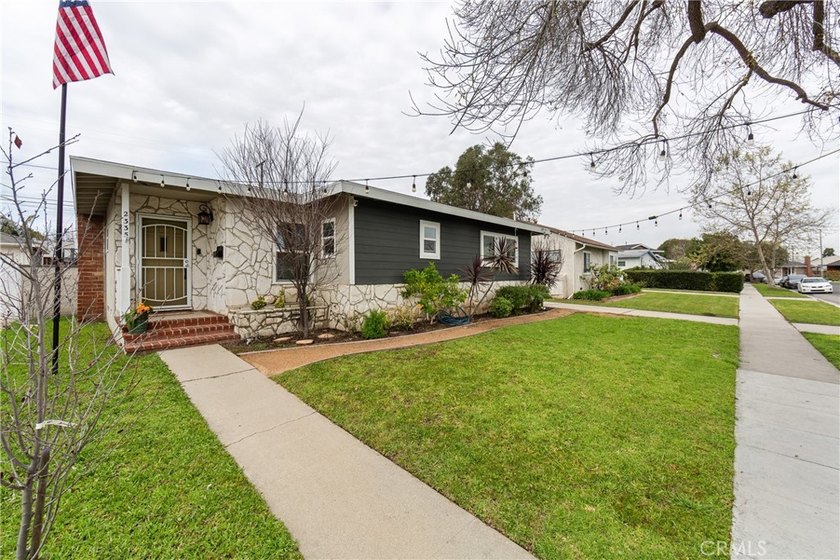 **SHORT SALE - BRING ALL OFFERS!** Opportunity awaits at this - photo 3