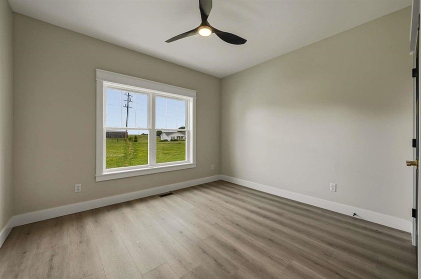For sale is a 1600 square foot 3 bedroom 2 bath split floor plan - photo 11