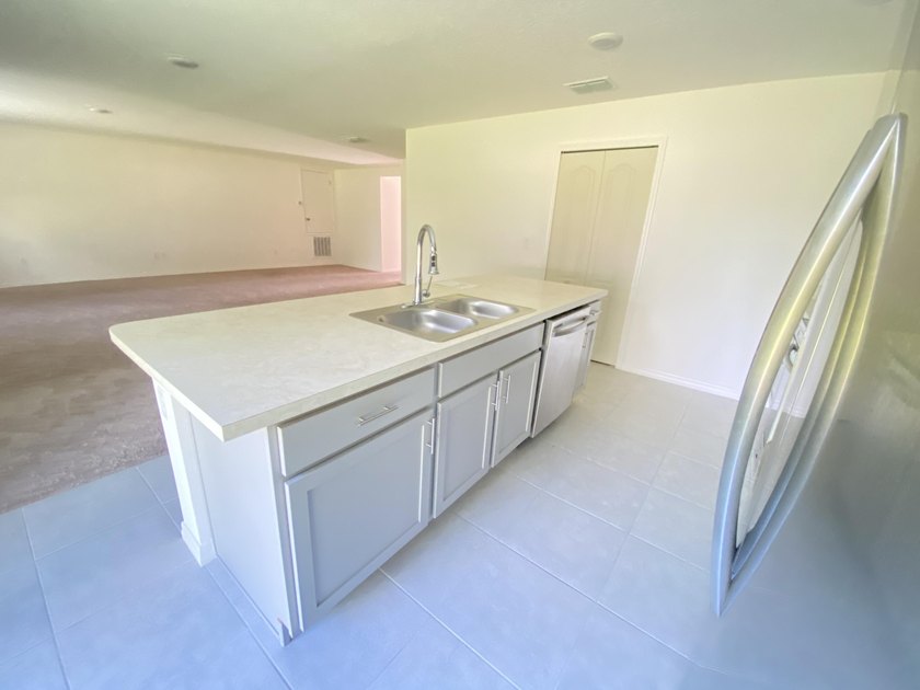 Fantastic newer CBS home located in Lakewood Park, large lot - photo 14
