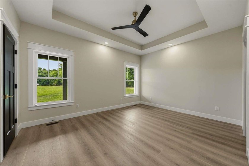 For sale is a 1600 square foot 3 bedroom 2 bath split floor plan - photo 15