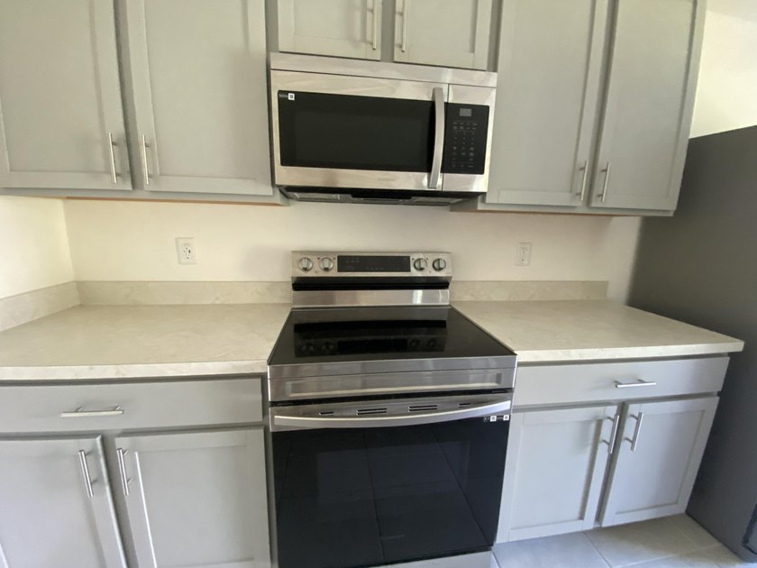 Fantastic newer CBS home located in Lakewood Park, large lot - photo 16