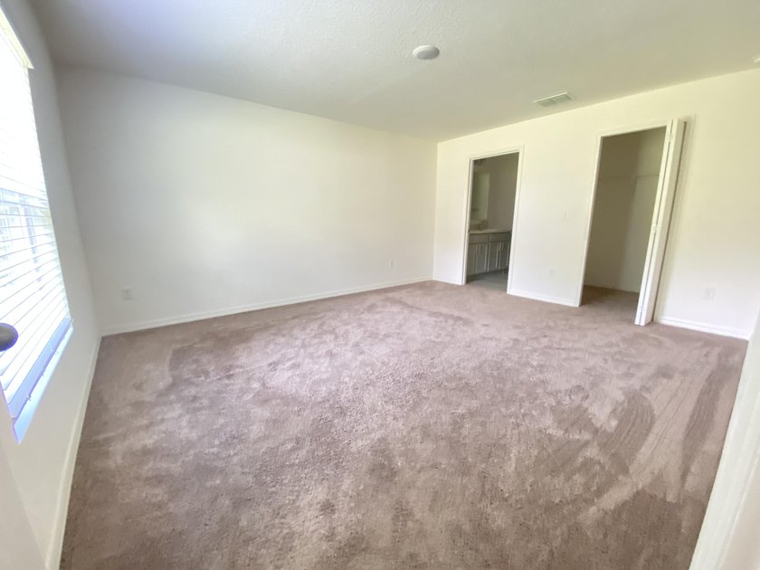 Fantastic newer CBS home located in Lakewood Park, large lot - photo 19