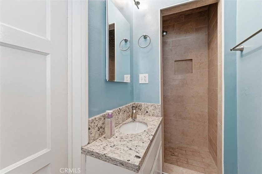 Welcome to this beautiful traditional home, where classic 1940s - photo 21
