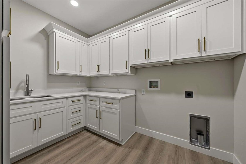 For sale is a 1600 square foot 3 bedroom 2 bath split floor plan - photo 22