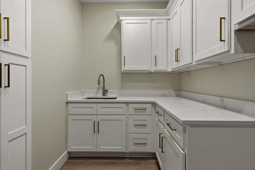 For sale is a 1600 square foot 3 bedroom 2 bath split floor plan - photo 23
