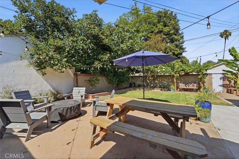 Welcome to this beautiful traditional home, where classic 1940s - photo 26