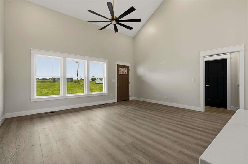 For sale is a 1600 square foot 3 bedroom 2 bath split floor plan - photo 26