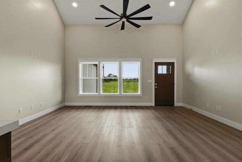 For sale is a 1600 square foot 3 bedroom 2 bath split floor plan - photo 28