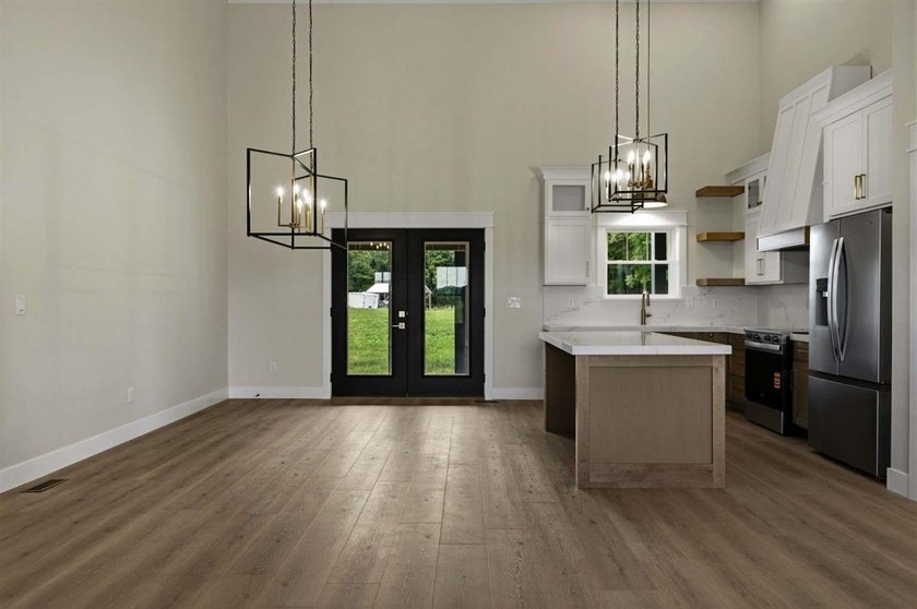 For sale is a 1600 square foot 3 bedroom 2 bath split floor plan - photo 29