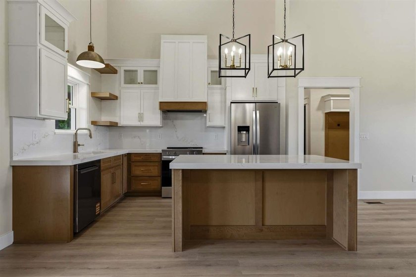For sale is a 1600 square foot 3 bedroom 2 bath split floor plan - photo 31