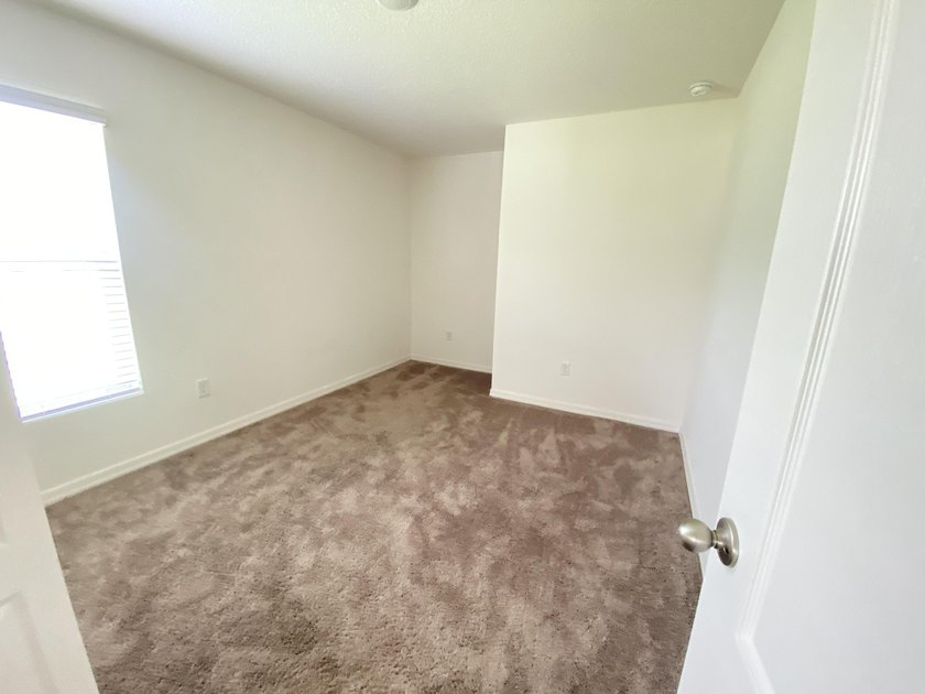 Fantastic newer CBS home located in Lakewood Park, large lot - photo 31