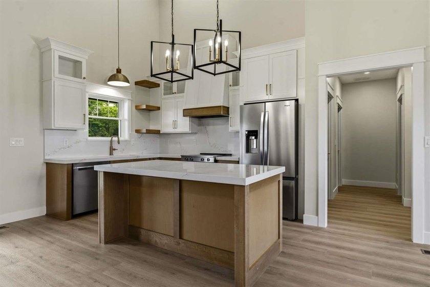 For sale is a 1600 square foot 3 bedroom 2 bath split floor plan - photo 32