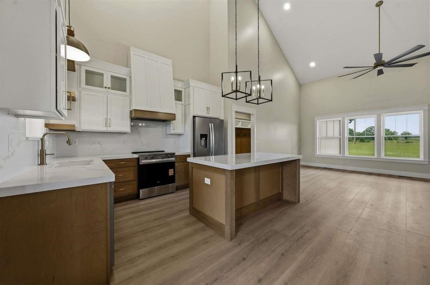 For sale is a 1600 square foot 3 bedroom 2 bath split floor plan - photo 34