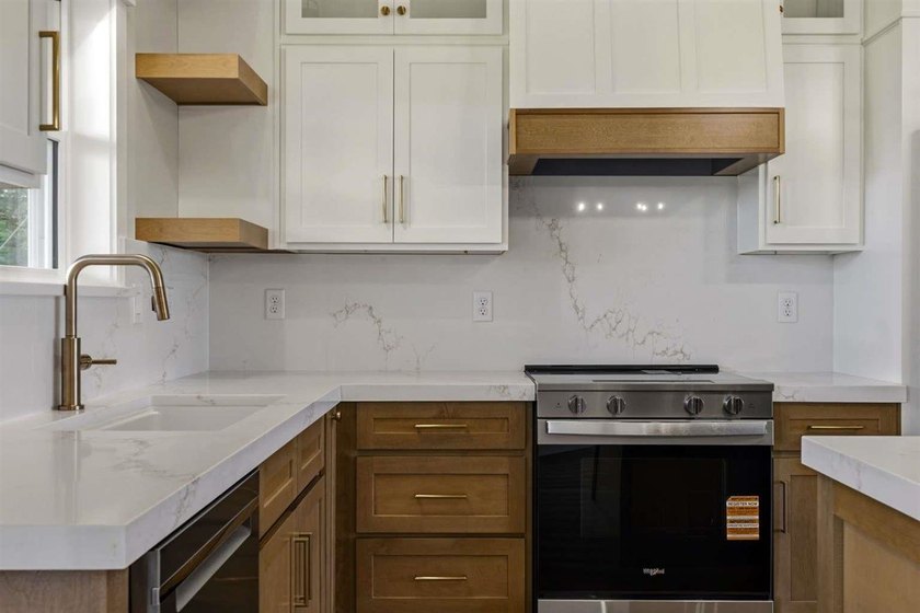 For sale is a 1600 square foot 3 bedroom 2 bath split floor plan - photo 35