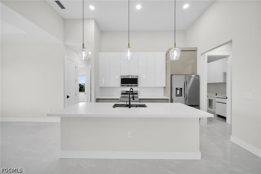 Experience the best of SOUTHWEST FLORIDA living in this stunning - photo 8