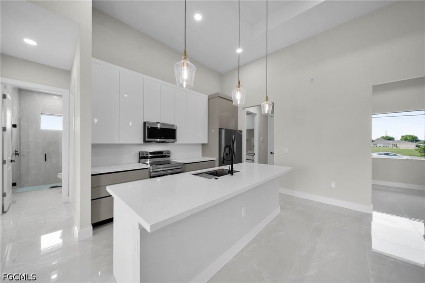 Experience the best of SOUTHWEST FLORIDA living in this stunning - photo 10