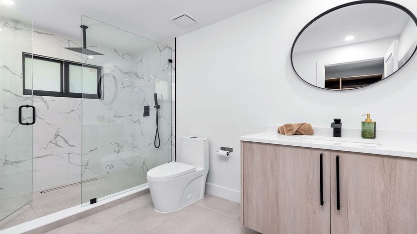 Beautifully renovated and completely move-in ready! This - photo 15