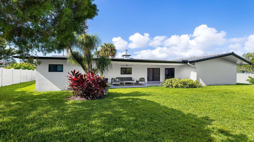 Beautifully renovated and completely move-in ready! This - photo 20