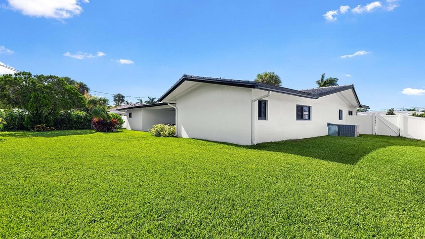 Beautifully renovated and completely move-in ready! This - photo 21