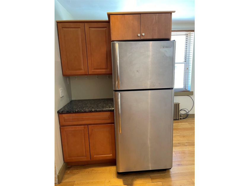 Baydale Co-Op. Renovated 1 Bedroom. Close to Shops, Bus, LIRR - photo 3