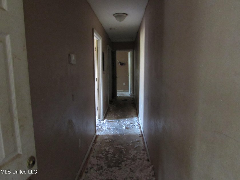 Vacant duplex, 3/2 each side, great investment potential - photo 6