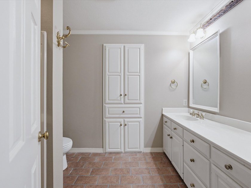 Nestled on over a third of an acre in a quiet cul-de-sac, this - photo 22