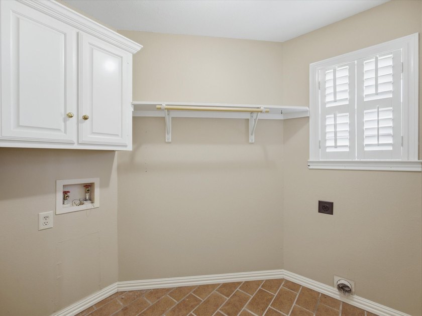 Nestled on over a third of an acre in a quiet cul-de-sac, this - photo 30