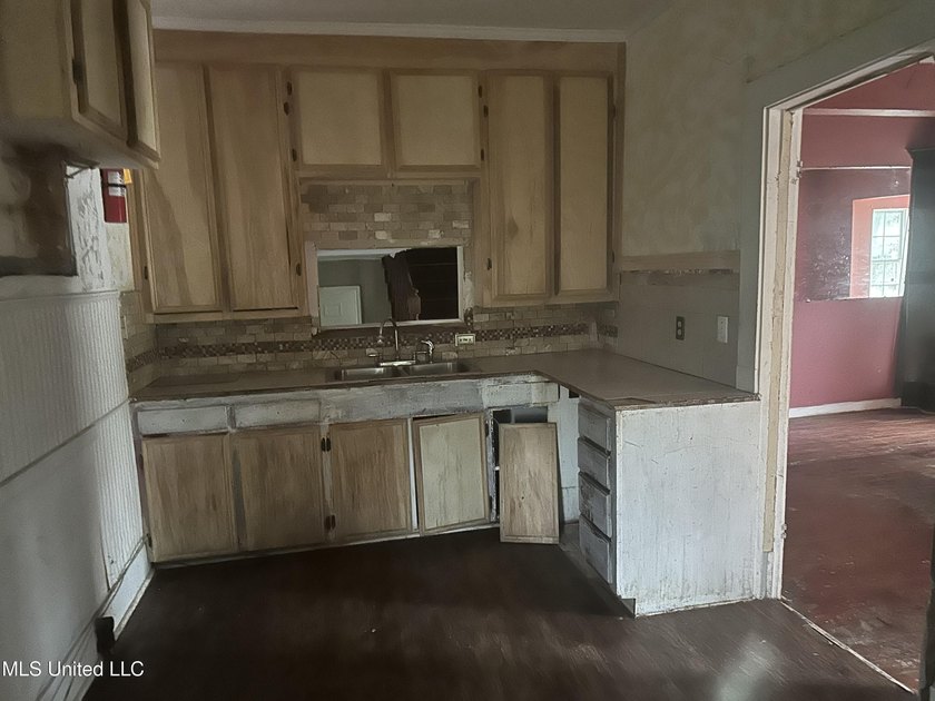This is an amazing property situated on 6-beautiful Acres of - photo 5