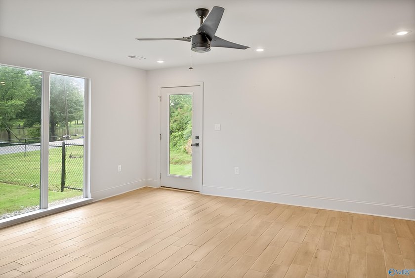 Waterfront Property in RBC! Completely Renovated, Almost new! - photo 23
