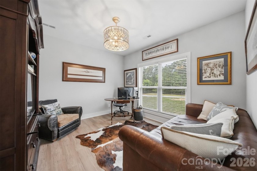 Custom home in a gated community, offering access to lake - photo 19