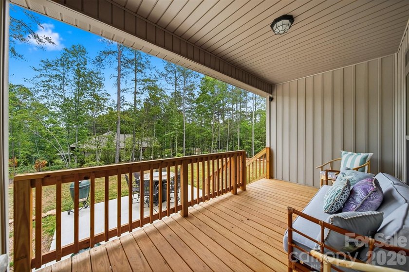 Custom home in a gated community, offering access to lake - photo 32