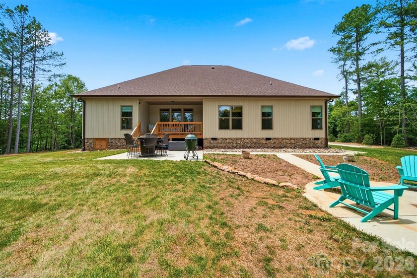 Custom home in a gated community, offering access to lake - photo 35