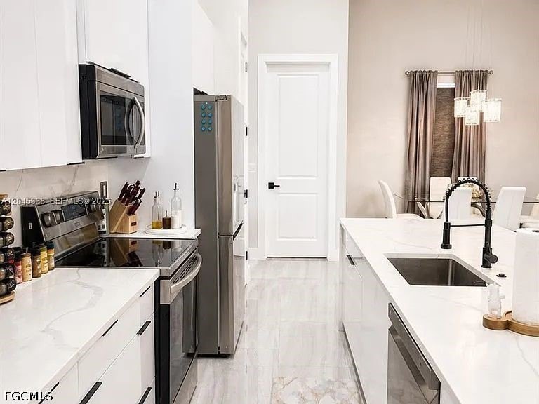 Welcome to a home that truly feels brand new! This beautifully - photo 6