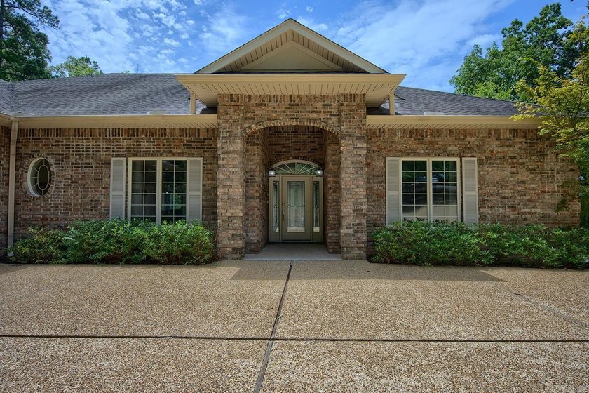 Exceptional custom 4,000 sq ft home of thoughtfully designed - photo 3